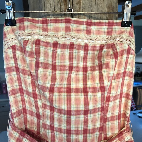 50ish style fit and flair strapless dress - Picture 10 of 14